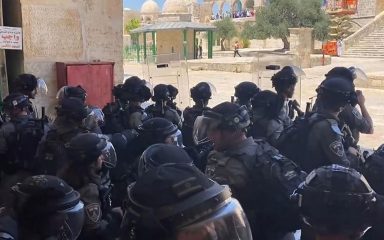 İsrail polisi Aksa’da Filistinlilere müdahale etti